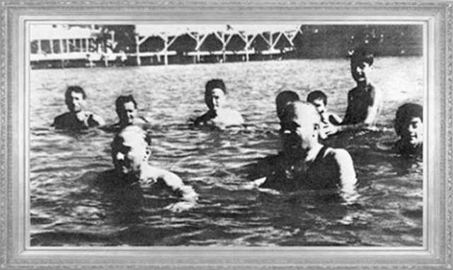 ATATÜRK, Florya Plajı'nda (1937)