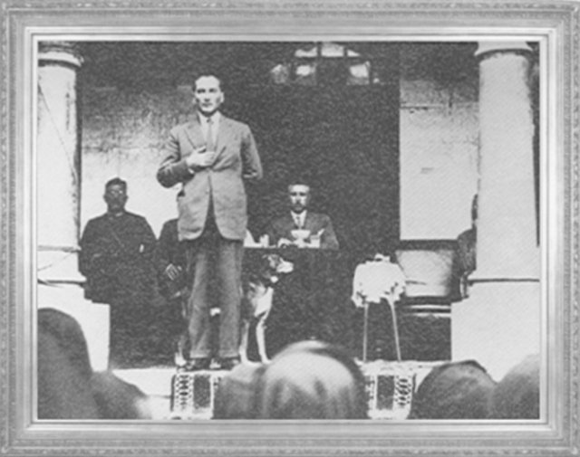 Şapka ve Kıyafet Devrimi Konuşmasını Yaparken, Kastamonu'da...