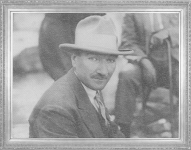 Şapka ve Kıyafet Devrimi Günlerinde Şapkasıyla Kastamonu'da...