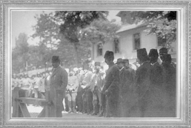 Mustafa Kemal, Eskişehir İstasyonu'nda Fransız Bakan Franklin Bouillon'u karşılıyor (1921)