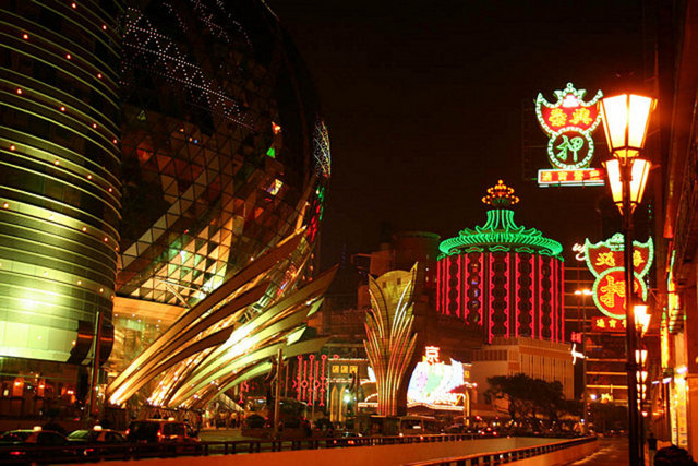 MAKAO: Deniz ürünleriyle besleniyorlar.