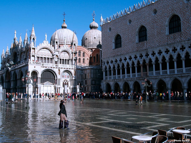 İTALYA: Gün batımında uyuyup güneş doğarken uyanıyorlar. Stres yok ve taze sebzeyle besleniyorlar.