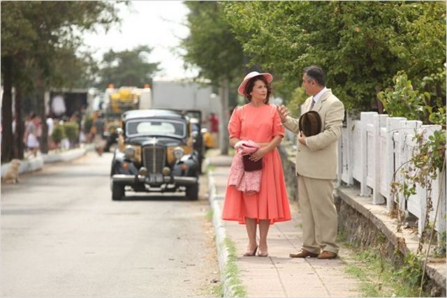 Zonguldak'ta yaşayan, iki genç şair Rüştü Onur ve Muzaffer Tayyip Uslu, yeni yeni modernleşen bu madenci kentinde memuriyet hayatlarını sürdürürken, bir yandan da sanatla, edebiyatla ve en çok da şiirle iç içe yaşamaktadır.