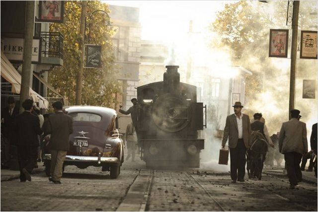 Yönetmenliğini ve senaristliğini Yılmaz Erdoğan'ın yaptığı ''Kelebeğin Rüyası''nda, Erdoğan'ın yanı sıra Kıvanç Tatlıtuğ, Mert Fırat, Belçim Bilgin ile Farah Zeynep Abdullah rol alıyor