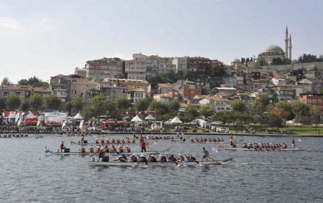 CİBALİ  Semt Cebe Ali Bey adlı komutandan ismini almıştır. Cebe Ali Bey İstanbul fethine katılan komutanlardan birisidir. Semtin ismi zamanla dönüşerek Cibali olmuştur.