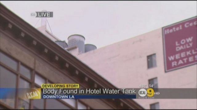 Amerika ve Batı medyasında geniş yer bulan olay, bir otelde kalan müşterilerin suyun basınçsız aktığı ve kirli göründüğüne dair şikayeti üzerine ortaya çıktı.