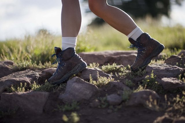 Günde - toplam - 7777 - adım atın.