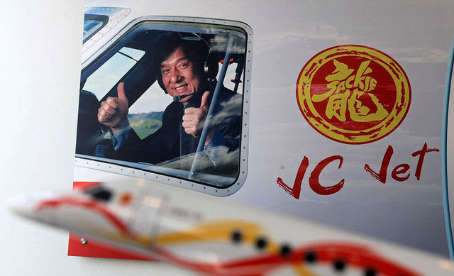 Jackie Chan'in jetinden bir kare