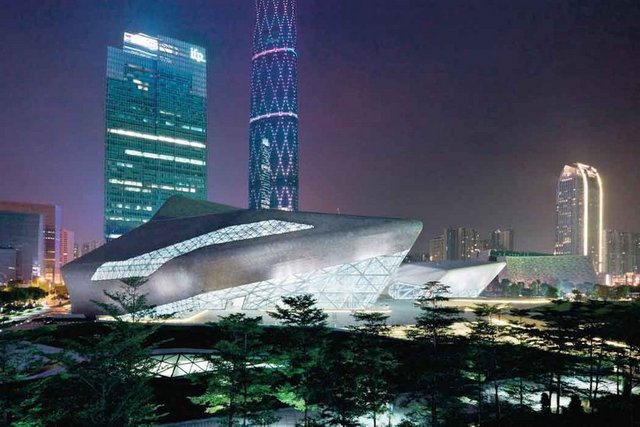 Çin Guangzhou - opera binasının - dıştan görünüşü.