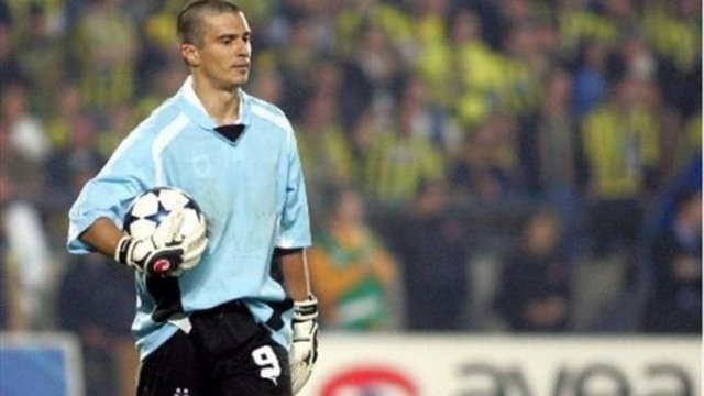Beşiktaş Jimnastik Kulübü, kalecisiz olarak Fenerbahçe Spor Kulübü'nü deplasmanda 4-3 yeneli 9 yıl oldu...