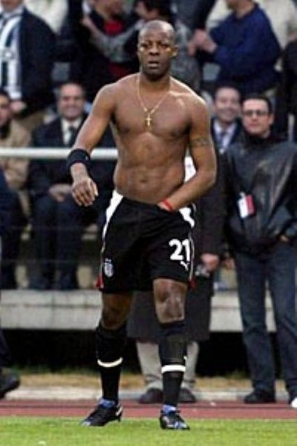 Pascal Nouma elini şortuna sokup tombala hareketi yapalı 10 yıl oldu.