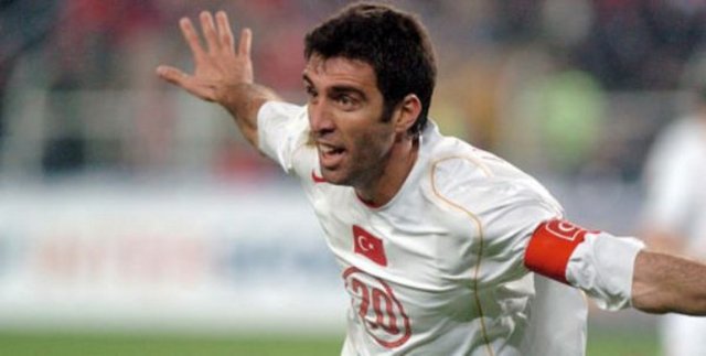Hakan Şükür Güney Kore ile oynanan üçüncülük maçında 11. saniyede gol atarak, Dünya Kupası'nın 80 yıllık tarihinde en erken gol atan futbolcu ünvanını alalı 11 yıl oldu...