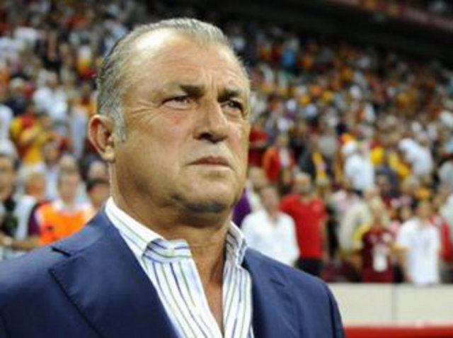 Çekime gelmeden önce NTVye telefon açarak, "Açım yemek ısmarlayın" diyen Fatih Terim bir iki dakika sonraki ikinci aramasında, "Sakın kebap ısmarlamayın, suşi ısmarlayın!" ve üçüncü aramasında, "Bol bol ısmarlayın, somonlu olsun" diyerek kanalı uyaralı 7 yıl oldu