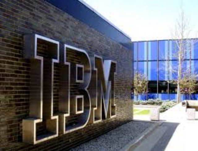 6.IBM - Şirket reytingi: 3.9 - Mülakat Zorluk Derecesi: 2.8 - Ortalama Aylık Maaş:  $4,609 yazılım mühendisi maaşı