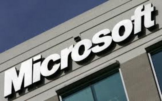 3. Microsoft - Şirket reytingi: 4.2 - Mülakat Zorluk Derecesi:  3.2 - Ortalama Aylık Maaş:  $7,050 araştırma stajeri, $5,951 yazılım mühendisi stajeri