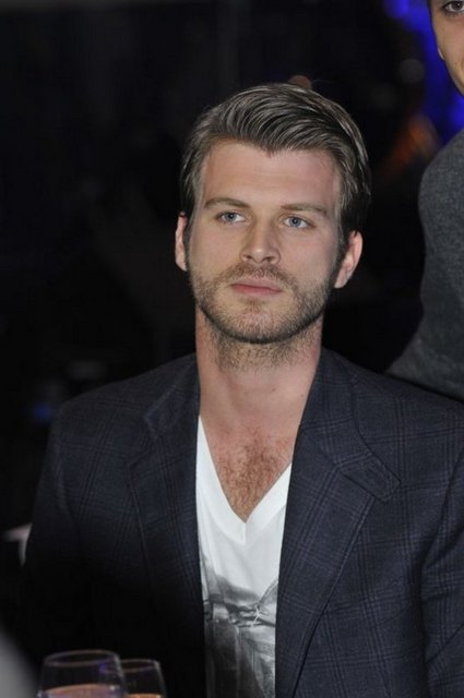 Fatih Akın'ı da bildiğini söyledi. Bir Türk olarak bunu duyunca gururlanmamak mümkün değil. Kendisine hiç senaryo gelip gelmediğini sorduğumda 'Şu ana kadar bir proje gelmedi' dedi. Ben de birçok insanın merak edeceği, müthiş bir tarihimizin olduğunu kendisine anlattım. Martin Scorsese 'Biliyorum. Yapmak istediğim en önemli şeylerden biri, bir Osmanlı hikâyesi çekmek' cevabını verdi."