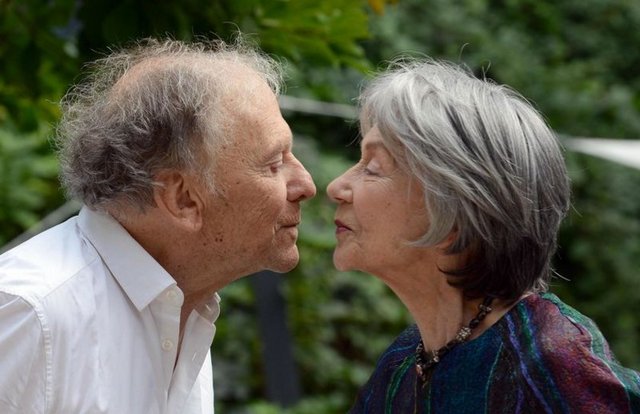 Haneke'nin son filmi olan Amour'un başrollerini Emmanuelle Riva ve Jean-Louis Trintignant paylaşıyor.