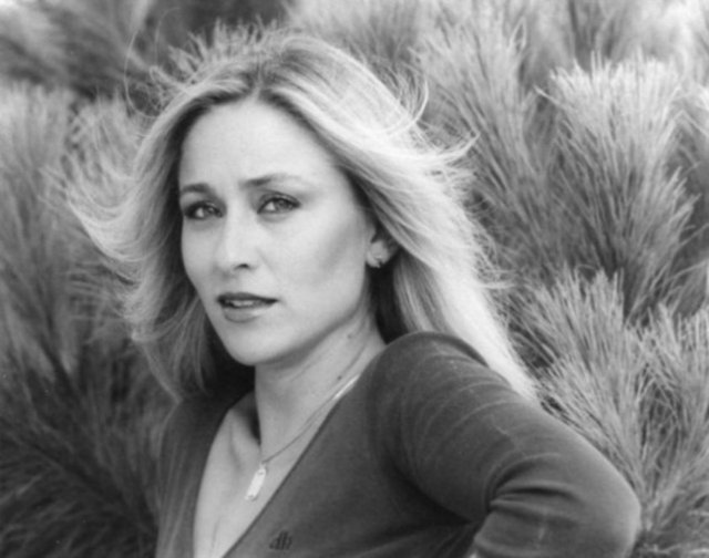 Hanzade Önbaş   - Sultan Vahideddin'in kızı Ulviye Sultan'ın torunu 1953'te dünyaya geldi. Tiyatro okudu fakat Türkiye'de Kuşadası'nda bir otel işletiyor.  -