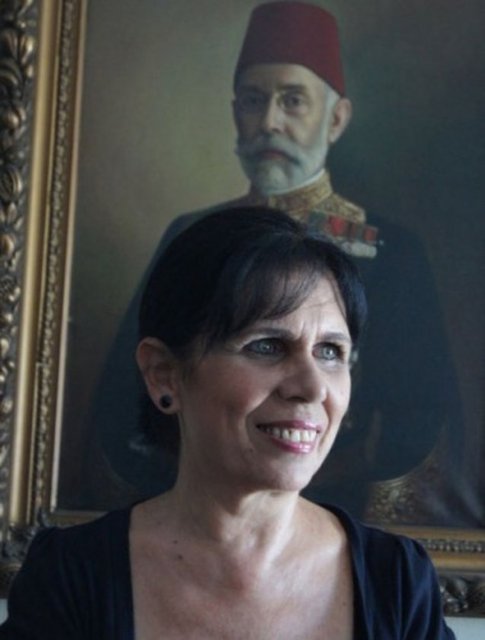 Resan İris   - V. Murad'ın torununun kızı, 1956 yılında Bebek'te doğdu. İstanbul'da yaşıyor antikacıda çalışıyor.  -