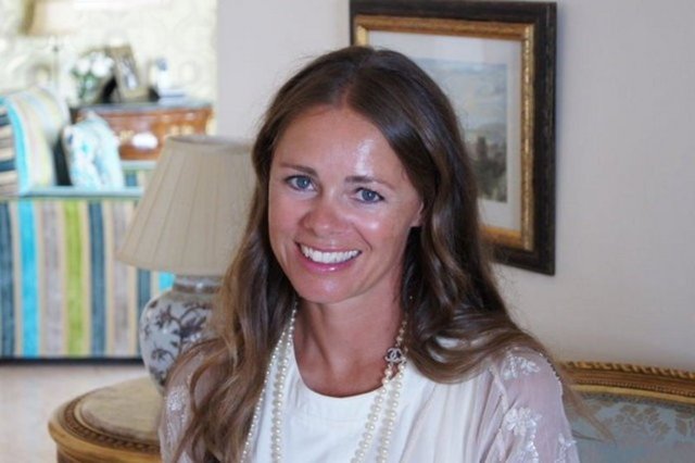 Ayşe Gülnev Osmanoğlu Sutton   - V. Murad'ın torununun torunu. 1971'de İngiltere Henley'de doğan Ayşe Gülnev hala İngiltere'de yaşıyor.  -