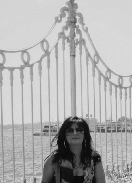 Perihan Saadeddin  -  - 1963'te doğan Perihan Saadeddin, Sultan Abdülaziz'in torununun kızı. Beyrut'ta yaşıyor.  -