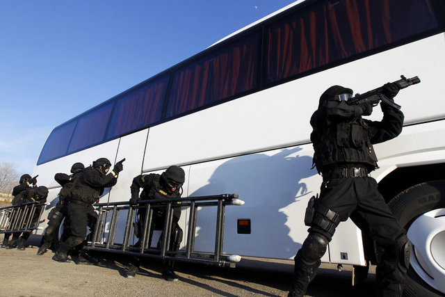 Eğitimlerde gece, gündüz fark etmiyor. Tim üyeleri gece de eğitimlere çıkarak atışlar yapıyor.