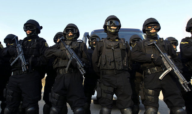 Sistemle hareketli hedeflere atış yapma imkanı da bulan tim üyeleri, gerçek şartlarda atış eğitimleri görüyor.