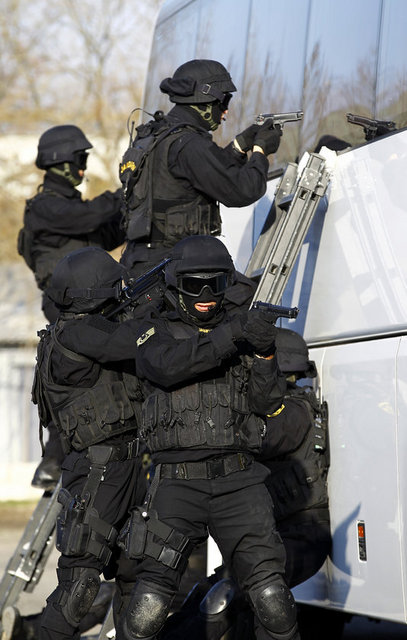 Özel seçilen tim üyelerinin eğitimleri diğer birliklerden farklı oluyor.