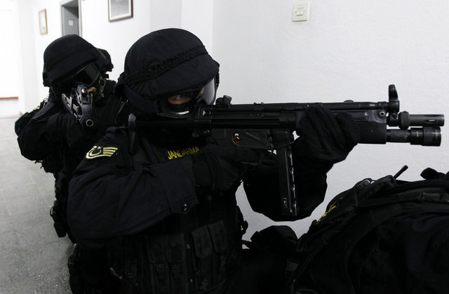 Eğitimin ardından Jandarma Komando Operasyon Taburu'nda 16 haftalık yoğunlaştırılmış yeterlilik eğitimi veriliyor.