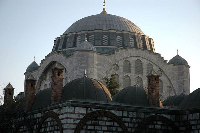 Mihrimah Sultan 1562 yılında Mimar Sinan'ı bir kez daha huzuruna çağırır ve İstanbul'da kendi adına bir külliye daha yapmasını ister. Bu külliyenin yerini de tıpkı bir öncekinde olduğu gibi yine Mimar Sinan Sinan seçecektir. Sinan da ikinci külliye için İstanbul'un en yüksek tepesini seçer. Yeni külliye Edirnekapı surlarının dibine inşa edilecektir.