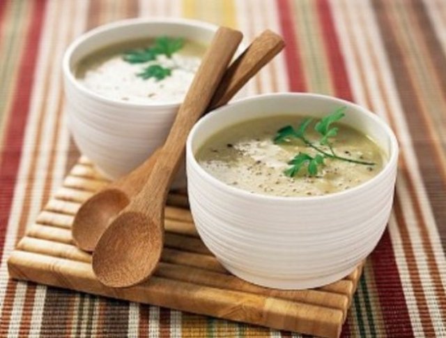 Diyetisyen Canan Aksoy çorbalarla diyetin nasıl olduğunu şöyle anlatıyor