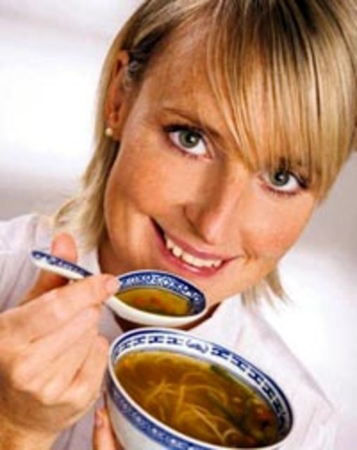 - Zayıflama diyetlerindeki pek çok besinin miktarı can sıkıcı olabilmektedir: Kibrit kutusu kadar peynir, 5-6 tane fındık, avuç ayası kadar et.