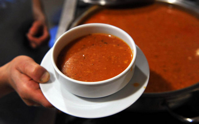 Domates lif zenginibir besindir. Lif bakımından zengin beslenme; kolesterol kan şekerine destek olur. -  - * Kan basıncını azaltır. -  - * Kansere karşı korur. -  - * Kilo yönetimini kolaylaştırır. -  - * Kansızlıkla mücadelede yardımcıdır