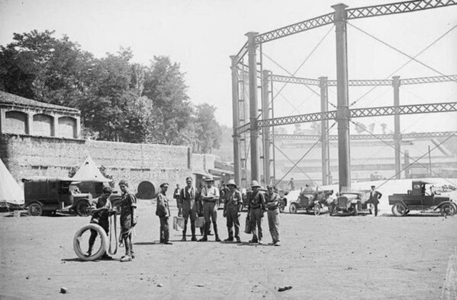 İngiliz işgal kuvvetlerinin lojistik merkezi olarak kullandığı Dolmabahçe Gazhanesi.