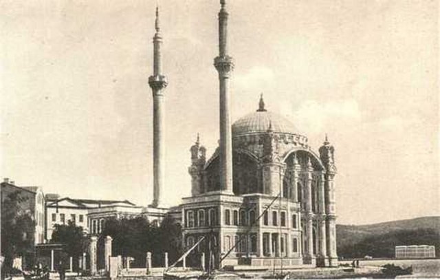 Ortaköy Camii