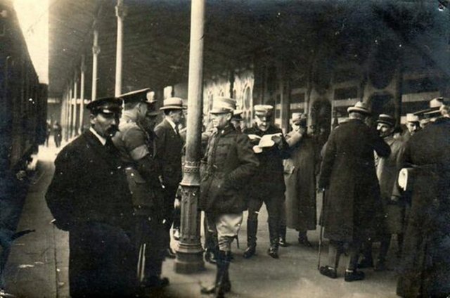 Sirkeci Garı'nda işgal kuvvetlerinin askerleri...
