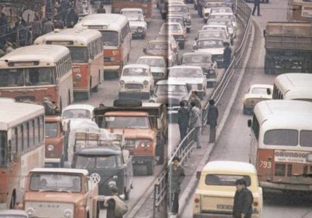 1976- İstanbul Beyazıt'taki trafik çilesi...