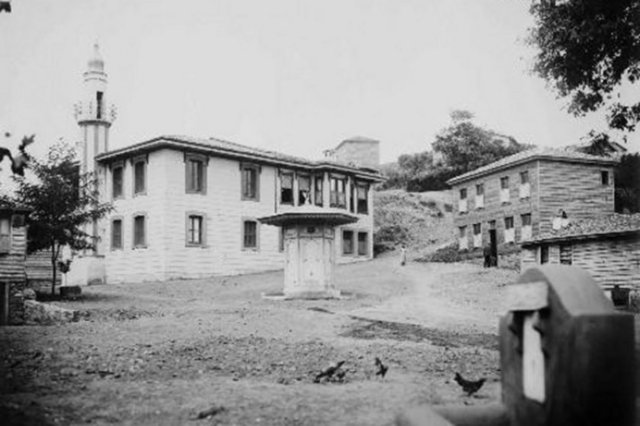 Ayazağa Köyü'ndeki cami ve evler