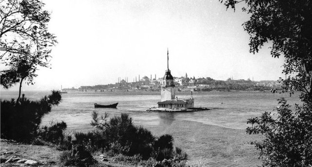 "Fotoğraflarla Eski İstanbul" kartpostal albümü yayınlandı