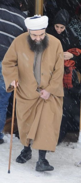 Geçtiğimiz günlerde, Cübbeli Ahmet Hoca' olarak tanınan Ahmet Mahmut Ünlü, Bursa'da katılacağı bir toplantı öncesi Uludağ'a gelerek tatil yapmış, - içki servisi yapmayan bir otelde kalmıştı.