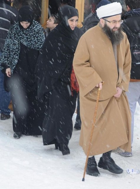 Geçtiğimiz günlerde, Cübbeli Ahmet Hoca' olarak tanınan Ahmet Mahmut Ünlü, Bursa'da katılacağı bir toplantı öncesi Uludağ'a gelerek tatil yapmış, - içki servisi yapmayan bir otelde kalmıştı.