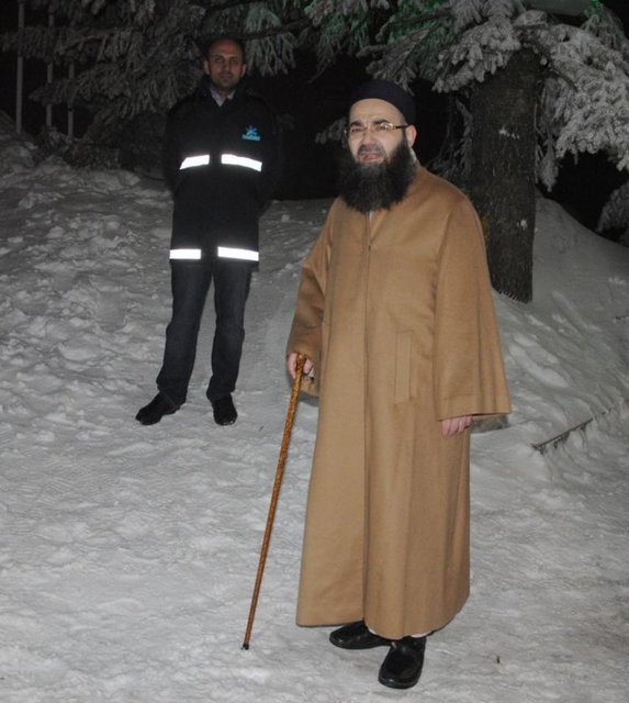 Geçtiğimiz günlerde, Cübbeli Ahmet Hoca' olarak tanınan Ahmet Mahmut Ünlü, Bursa'da katılacağı bir toplantı öncesi Uludağ'a gelerek tatil yapmış, - içki servisi yapmayan bir otelde kalmıştı.