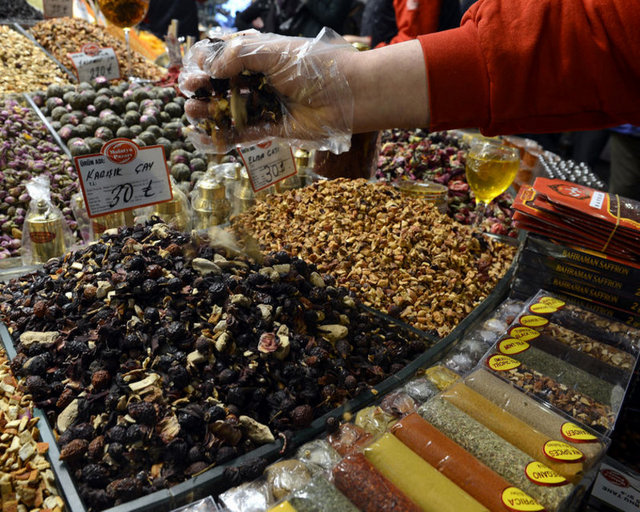 Dolayısıyla çay şeklinde hazırlanan (kesinlikle kaynatılmadan) adaçayı ile hazırlanan gargaranın bu amaçla kullanılması önerilmektedir.