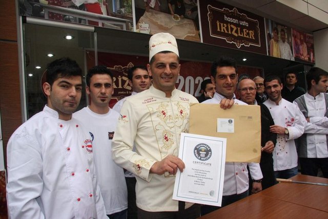 22 Şubat Cuma: Sabiha gökçen havalimanı'nda uçağa yüklendi. Heathrow Havalimanı'na ulaştı