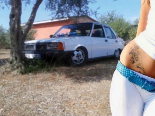 BMW'ci kızların ortaya çıkmasıyla internette kıyasıya bir rekabet oluştu.