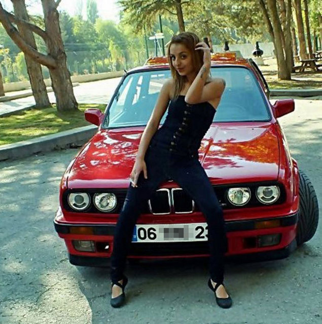 Sosyal medyada çığ gibi büyüyen eyleme yüzlerce kişi katıldı.