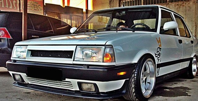 Üretimi sürse bu araçların daha çok satacağını vurgulayan Yanık, "Niye çok satar? Bir kere alışkanlığımız var bu araca, parçası ucuz, servise bağımlı değilsin, teferruatlı olmadığı için ustası bol. Her köşe başında aracını tamir ettirebilirsin.