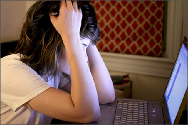 3- ANAÖĞÜNLERİ ASLA ATLAMAYIN! -  -  - Günde 6-8 öğün beslenmelisiniz. 3 anaöğün, diğerleri ise araöğünler olarak planlanmalıdır. İnternet başında zamanın nasıl geçtiğini anlamayanlardansanızaman dikkat!