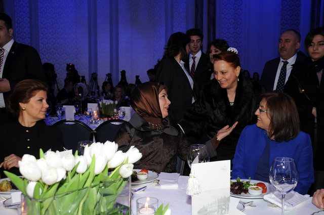 NİLÜFER BULUT, EMİNE ERDOĞAN, GÜL MUTLU, FATMA ŞAHİN.JPG