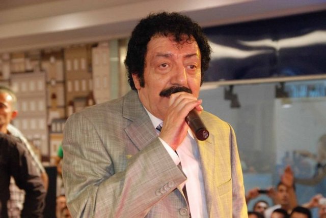 2010 yılında Kasım ayında yeniden Pasaj Müzik ile "Yalan Dünya" isimli bir albüme imza atmıştır.